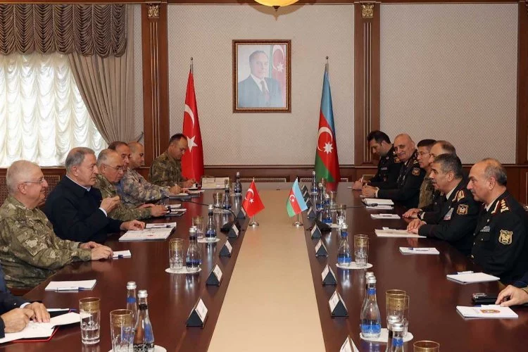 Bakan Akar Azerbaycan'da temaslarını sürdürüyor
