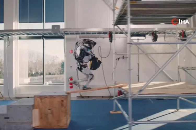 Boston Dynamics'in insansı robotu hünerlerini sergiledi