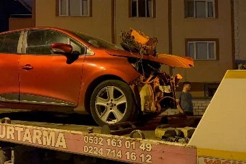 Bursa'da 2 otomobil kafa kafaya çarpıştı: 4 yaralı
