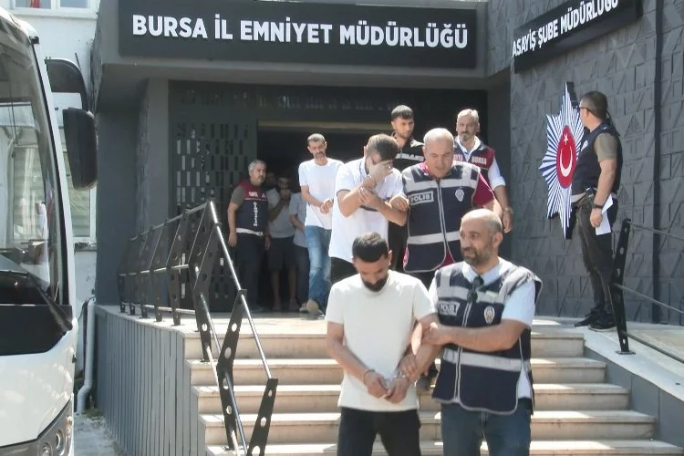 Bursa'da aranan şahıslara şafak operasyonu