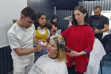 Bursa'da bir kuaför, 50 engelliyi güzelleştirdi