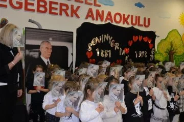 Bursa'da Egeberkli minikler Atatürk'ü andı