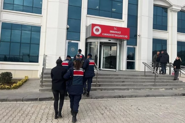 Bursa'da ev sahibinin hastanede yatmasını fırsat bildiler, evdeki altınlarını çaldılar