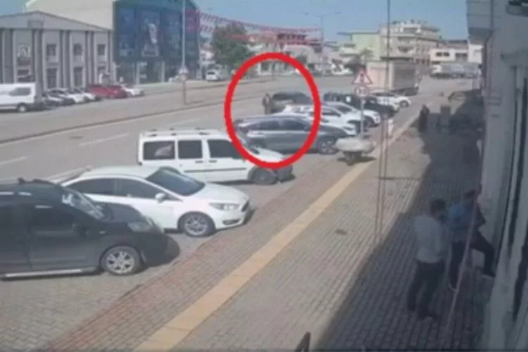 Bursa’da geri manevra yapan sürücü, arkasından gelen yayaya  çarptı