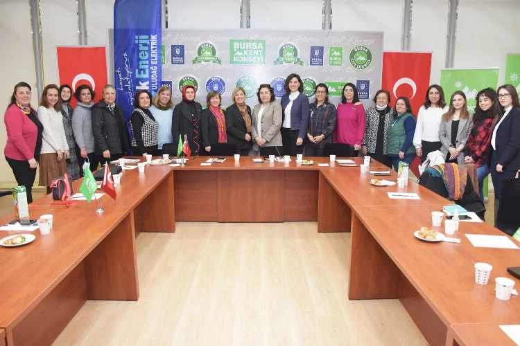 Bursa'da Limak Enerji'den kadınlara 'enerjik püfler' anlatıldı