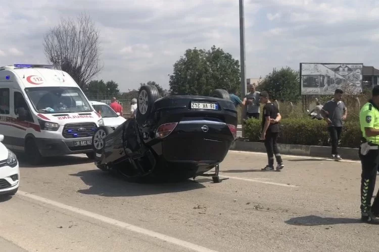Bursa'da önüne köpek çıkan otomobil takla attı: 3 yaralı
