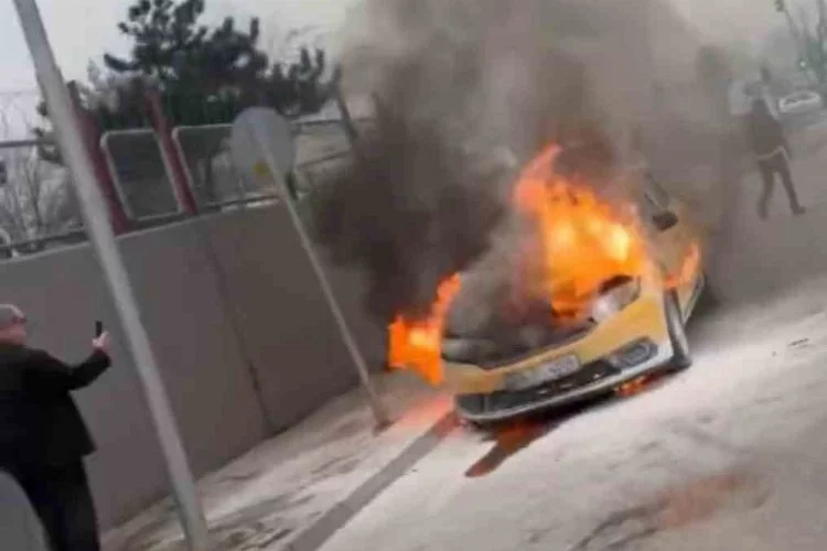 Bursa’da ticari taksi alev alev yandı