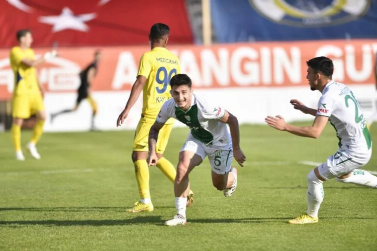 Bursaspor’da ilk deplasman galibiyetinin mutluluğu yaşanıyor