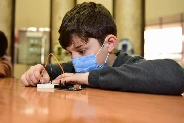 Çocuklara ücretsiz robotik kodlama kursu