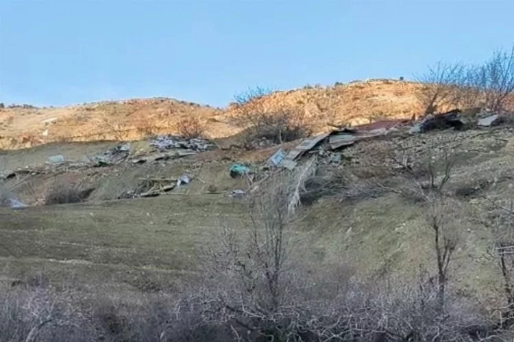 Deprem bölgesi Malatya'da heyelan, bir mezrayı yuttu