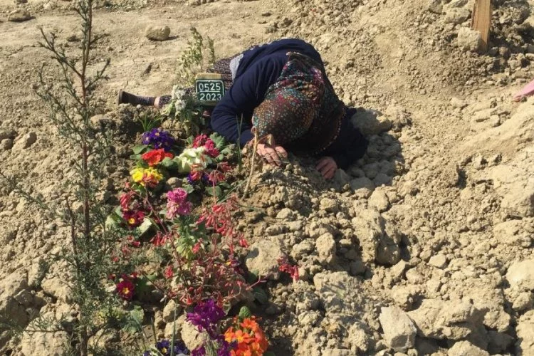 Depremde ailesini kaybeden annenin feryadı