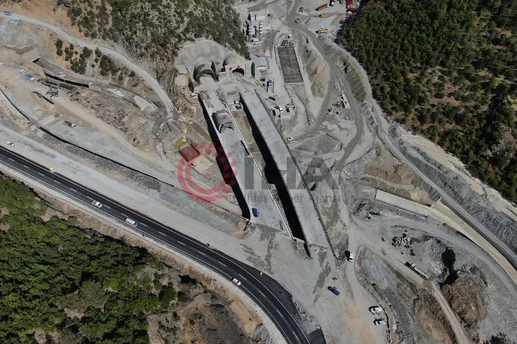 Dünyanın üçüncü, Avrupa'nın en uzun çift tüplü karayolu tünelinde sona doğru
