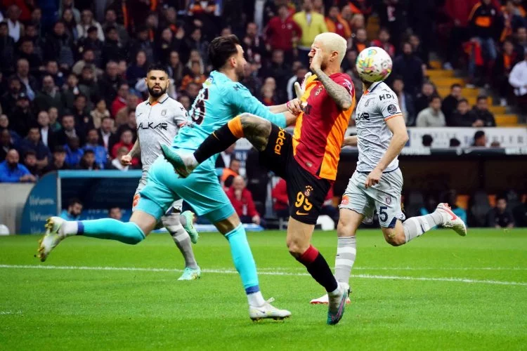 Galatasaray zirvede farkı 5'e çıkardı