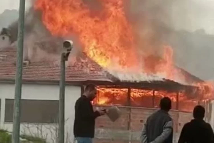 İmalathane ve 2 eve sıçrayan yangında korku dolu anlar yaşandı
