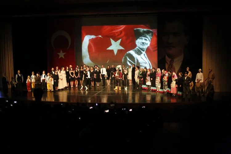 "İz" gösterisi Atatürk'ün hatıralarını yaşatıyor