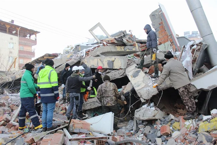 Japon deprem uzmanı: 'Türkiye'deki deprem, dünyadaki en büyük kara depremlerinden biri'