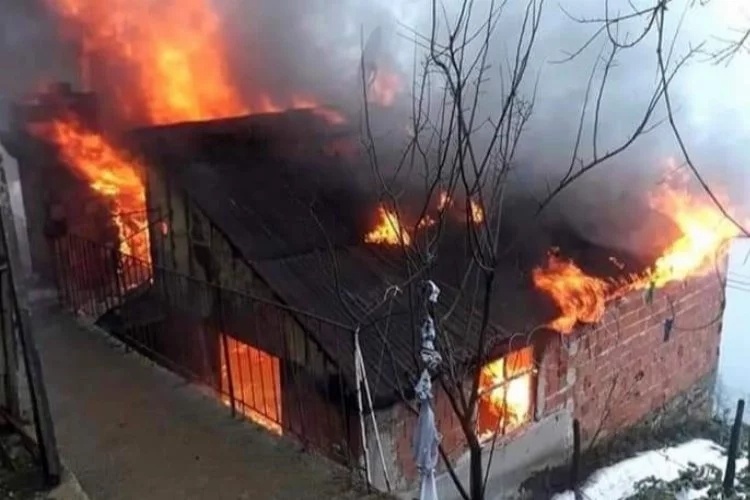  Kastamonu’da ev yangını: 1 ölü, 1 yaralı