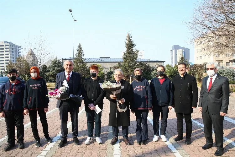 Kayseri Pınarbaşı'nda Başkan Büyükkılıç'tan gençlere sürpriz