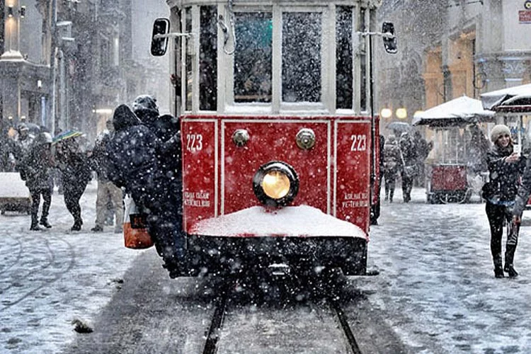 Meteorolojiden kuvvetli kar yağışı uyarısı: İstanbul'a kar geliyor