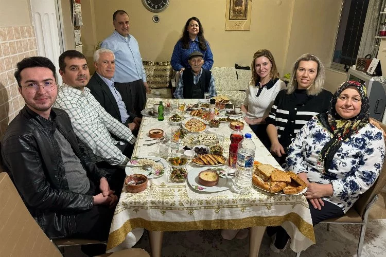Mustafa Bozbey ilk iftarını Güler ailesiyle yaptı