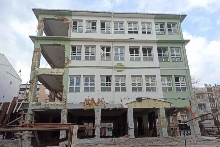 Mustafakemalpaşa’daki okullarda deprem seferberliği