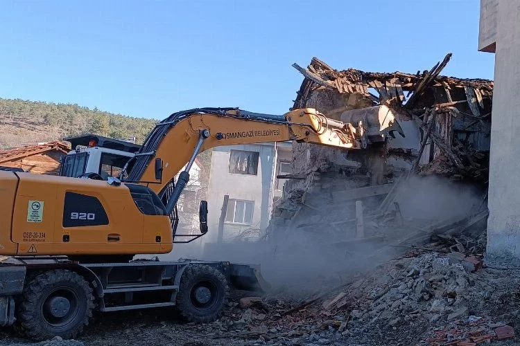 Osmangazi’de metruk bina yıkımları hız kazand��