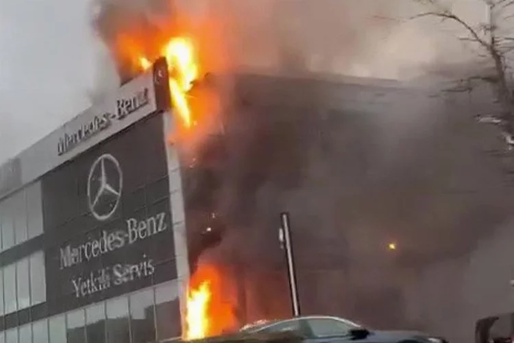 Otomobil firmasına ait yetkili servis binası yandı