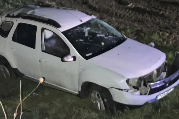Otomobil sürücüsü direksiyon hakimiyetini kaybetti: 2 ölü, 1 yaralı
