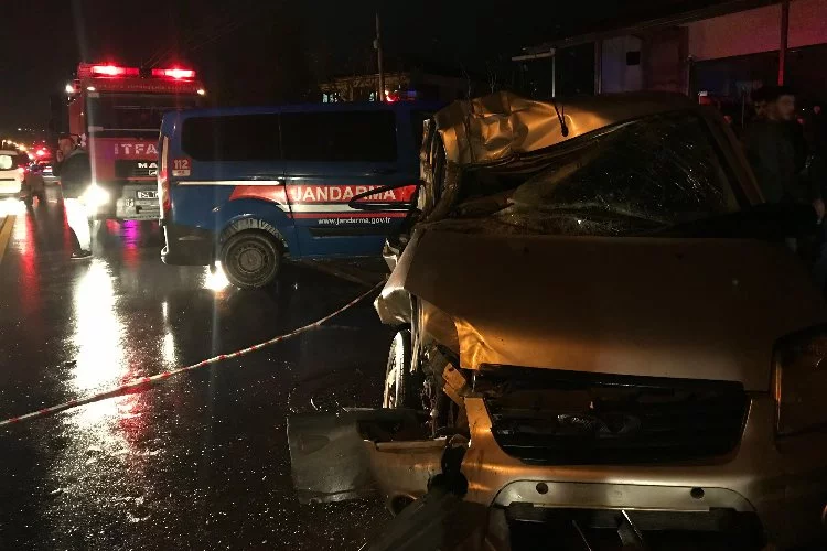 Sakarya'da 3 araç birbirine girdi: 4 yaralı