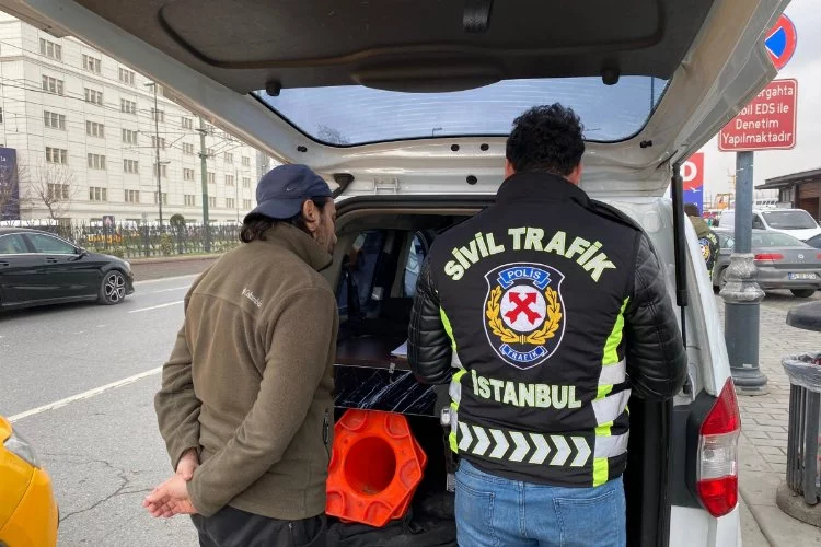 Taksimetreyi açmadı müşteri sandığı sivil polisten 300 lira istedi