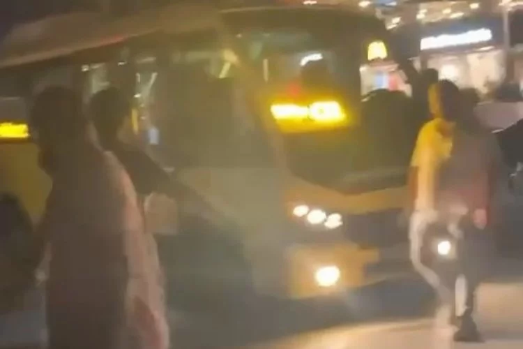 Yol verme kavgasında otobüs şoförü önündeki araç sürücüsünü bıçakladı