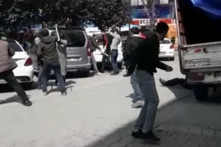 Zeytinburnu’nda aileler arasında silahlı kavga; 1’i ağır 9 yaralı
